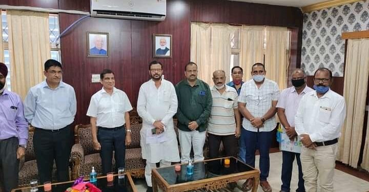 ବରଗଡ଼ ରେଳ ଷ୍ଟେସନ ସମାସ୍ୟାର ସମାଧାନ ପାଇଁ ରେଳ କତ୍ତୃପକ୍ଷ ଙ୍କୁ ଭେଟିଲେ ଭାଜପା ପ୍ରତିନିଧି