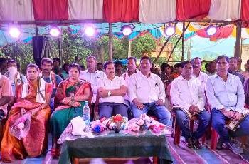 ଦୁର୍ଗାପୂଜା ମଣ୍ଡପ ଉଦଘାଟନ କରିବା ସହ ମାସ୍କ୍ ବଣ୍ଟନ କଲେ ଦଶପଲ୍ଲା ବିଧାୟକ