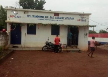 ଗ୍ୟାସ ଅଫିସରେ ଭଙ୍ଗାରୁଜା – ଓଡ଼ଗାଁ