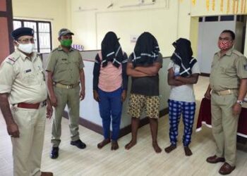 ପାରଳାଖେମୁଣ୍ଡି ଆଦର୍ଶଥାନାକୁ ମିଳିଲା ବଡ଼ ସଫଳତା : ଗଜପତି ଷ୍ଟାଡିୟମ ନିକଟରେ ଥିବା ଶନି ମନ୍ଦିରର କବାଟ ତାଡି ହୁଣ୍ଡି ଭାଙ୍ଗି ଲୁଟି ଘଟଣାରେ ୩ଗିରଫ – କୋର୍ଟ ଚାଲାଣ