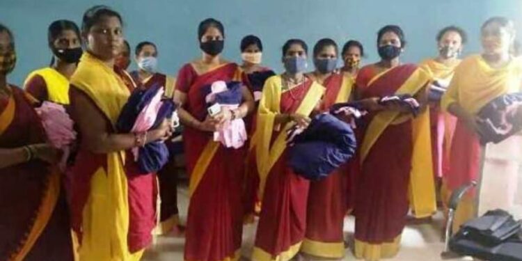 ଗଜପତି ଜିଲ୍ଲା କାଶୀନଗର ବ୍ଲକର ବିଭିନ୍ନ ଅଙ୍ଗନବାଡି କେନ୍ଦ୍ରରେ ପ୍ରୀ – ସ୍କୁଲ ୟୁନିଫର୍ମ ବଣ୍ଟନ