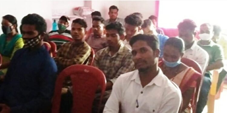 ଟେକ୍ ଇଣ୍ଡିଆ ନାମରେ ଏକ ସଂସ୍ଥା ଚାକିରୀ ଦେବା ନାମରେ ଗଜପତି ଜିଲ୍ଲାର ରାୟଗଡ଼ ବ୍ଲକର ବେକାର ଯୁବକ ଯୁବତୀଙ୍କୁ ଠକେଇ ଅଭିଯୋଗ