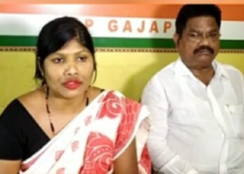 ପାରଳାଖେମୁଣ୍ଡି ସ୍ଥିତ ଗଜପତି ଷ୍ଟାଡିୟମ ଠାରେ ଅନୁଷ୍ଠିତ ମୂଖ୍ୟମନ୍ତ୍ରୀଙ୍କ ସ୍ମାର୍ଟ ସ୍ବାସ୍ଥ୍ୟ କାର୍ଡ ବଣ୍ଟନ କାର୍ଯ୍ୟକ୍ରମକୁ ଜିଲ୍ଲା ପରିଷଦ ଅଧକ୍ଷାଙ୍କୁ ନିମନ୍ତ୍ରଣ କରାଯାଇ ନଥିବା ନେଇ ଅଭିଯୋଗ