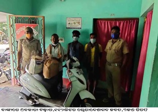 ବାଙ୍କୀ ରେ ଅବକାରୀ ଚଢ଼ାଉ ୧୨୨ ଲିଟର ଚୋରା ଦେଶୀମଦ ଜବତ ୩ଗିରଫ