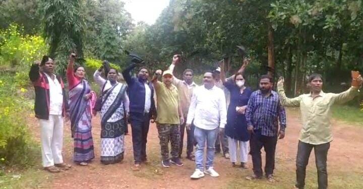 ମନ୍ତ୍ରୀ ପ୍ରତାପ ଜେନାଙ୍କ ଦାରିଙ୍ଗବାଡି ଗସ୍ତ : କଳାପତାକା ପ୍ରଦର୍ଶନ ଆଶଙ୍କା ଭୟରେ କଂଗ୍ରେସ ଓ ବିଜେପି କର୍ମୀଙ୍କୁ ଥାନାରେ ଅଟକ