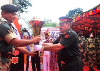ସୀମା ସୁରକ୍ଷା ବଳ ସୀମାନ୍ତ ସାମରିକ ମୁଖ୍ୟାଳୟ ଠାରେ ସ୍ୱର୍ଣ୍ଣିମ ବିଜୟ ମଶାଲକୁ ଭବ୍ୟ ସମ୍ମାନ