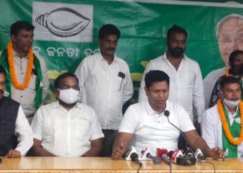 ଲକ୍ଷ୍ମୀପୁର ବିଧାନସଭା ନିର୍ବାଚନ ମଣ୍ଡଳୀରେ ବିରୋଧୀଙ୍କୁ ପୋଛ ବାକରିବା ଲକ୍ଷ୍ୟରେ ବିଜେଡି : ଆଉଜଣେ ବିଧାୟକ ପ୍ରାର୍ଥୀ ମିଶିଲେ ଦଳରେ