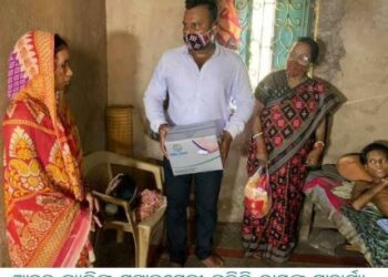 ଆହତ ବ୍ୟକ୍ତିଙ୍କୁ ସମାଜସେବୀ ନଳିନି ରାୟଙ୍କ ସାହାର୍ଯ୍ୟ