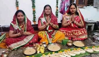 ଛଟ୍ ପୂଜା ରେ ସୂର୍ଯ୍ୟ ଙ୍କୁ ଅର୍ଘ୍ୟ ଅର୍ପଣ