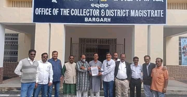 ବରଗଡ଼ ମ୍ୟୁନିସିପାଲିଟିର ଓ୍ବାର୍ଡ ସଂଖ୍ୟା ବୃଦ୍ଧି ପାଇଁ ଭାଜପା ର ଦାବି ପତ୍ର ପ୍ରଦାନ