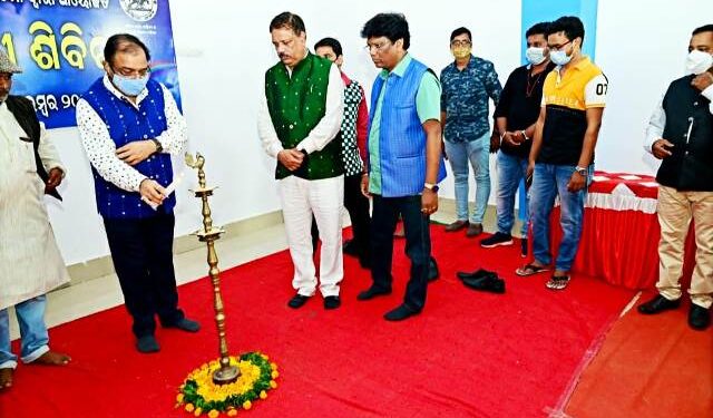 ରାଜ୍ୟସ୍ତରୀୟ ମେଘ ଉତ୍ସବରେ ଚିତ୍ରକଳା ଶିବିର ‘ମେଘ ମହ୍ଳାର’ ଆୟୋଜିତ ଅଂଶଗ୍ରହଣ କଲେ ୩୧ ଜଣ ଯୁବ ଚିତ୍ରଶିଳ୍ପୀ