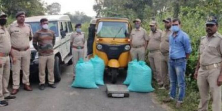 ମୋହନା ପୋଲିସ ଦ୍ଵାରା : ଅଟୋ ସହ ଗଞେଇ ଜବତ – ଗଞେଇ ଅଟୋ ଡ୍ରାଇଭର ଓ ଚୋରା ଚାଲାଣକାରୀ ପୋଲିସ ଆଖିରେ ଧୁଳି ଦେଇ ଚମ୍ପଟ 