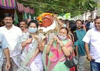 କେନ୍ଦ୍ରରେ ମୋଦୀ ସରକାର ବାରମ୍ବାର ଡିଜେଲ : ପେଟ୍ରୋଲ ଓ ରନ୍ଧନ ଗ୍ୟାସ ମୂଲ୍ୟ ବୃଦ୍ଧିକୁ ବିରୋଧ କରି ଗଜପତି ଜିଲ୍ଲା – ବିଜେଡି ପକ୍ଷରୁ ଜିଲ୍ଲାପାଳଙ୍କ କାର୍ଯ୍ୟାଳୟ ସମ୍ମଖରେ ଧାରଣା ପ୍ରତିବାଦ ଓ ବିକ୍ଷୋଭ ପ୍ରଦର୍ଶନ ଦାବି ପତ୍ର ପ୍ରଦାନ