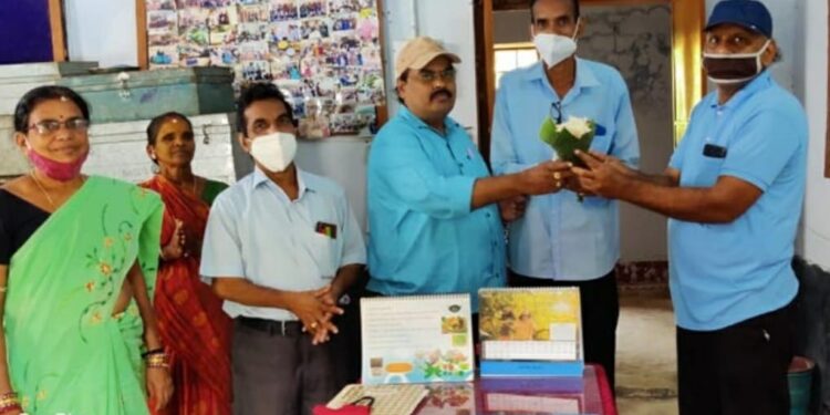ଶିକ୍ଷକ ଏମ୍. ରବିକୁମାର ନୁଆ ଜେରାଣ୍ଡି ସରକାରୀ ଉଚ୍ଚ ପ୍ରାଥମିକ ବିଦ୍ୟାଳୟର ପ୍ରଧାନ ଶିକ୍ଷକ ଭାବରେ ଦାୟିତ୍ବ ଗ୍ରହଣ କଲେ