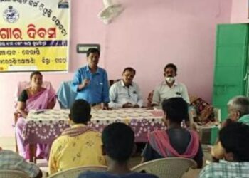 ଗଜପତି ଜିଲ୍ଲା ଗୋଷାଣୀବ୍ଲକ ବିଡ଼ିଓ କିଶୋର ଚନ୍ଦ୍ର ଦାସଙ୍କ କେରାଣ୍ଡି ପଞ୍ଚାୟତର ବିଭିନ୍ନଅଞ୍ଚଳ ଗସ୍ତ