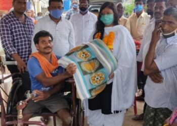 ଗଜପତି ଜିଲ୍ଲା କାଶୀନଗର ବ୍ଲକ ଅନ୍ତର୍ଗତ ଭାନ୍ନା ଗ୍ରାମରେ ଶୀତବସ୍ତ୍ର ବାଣ୍ଟିଲେ ଯୁବରାଣୀ କଲ୍ୟାଣୀ ଦେବୀ