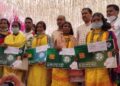 ମାଓପ୍ରବଣ ଅଞ୍ଚଳରେ ରାଜ୍ୟସଭା ସାଂସଦ ଓ ଲାଞ୍ଜିଗଡ଼ ବିଧାୟକ : ଝରଣିଆ ଓ କୁଟିଆ କନ୍ଧ ସମେତ ବ୍ଳକର ୩ ଗୋଟି ପଞ୍ଚାୟତରେ ବାଣ୍ଟିଲେ ବିଜୁ ସ୍ଵାସ୍ଥ୍ୟ କାର୍ଡ