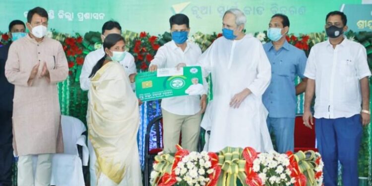 ବିଜୁ ସ୍ବାସ୍ଥ୍ୟ କଲ୍ୟାଣ ସ୍ମାର୍ଟ ହେଲ୍ଥ କାର୍ଡ ଯୋଜନାରେ ସାମିଲ ହେଲା କଳାହାଣ୍ଡି ଜିଲ୍ଲାର ୧୪ ଲକ୍ଷ ଲୋକ ପାଇବେ ସ୍ମାର୍ଟ କାର୍ଡ – କୃଷି, ଶିକ୍ଷା ଓ ଭିତ୍ତିଭୂମି କ୍ଷେତ୍ରରେ କଳାହାଣ୍ଡି ଆଗୁଆ – ମୁଖ୍ୟମନ୍ତ୍ରୀ