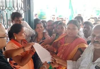 ଗ୍ୟାସ ଦର ବୃଦ୍ଧି ପ୍ରତିବାଦରେ ବୈପାରିଗୁଡା ବିଜେଡିର ଗଣଧାରଣା ସହ ବିକ୍ଷୋଭ ପ୍ରଦର୍ଶନ