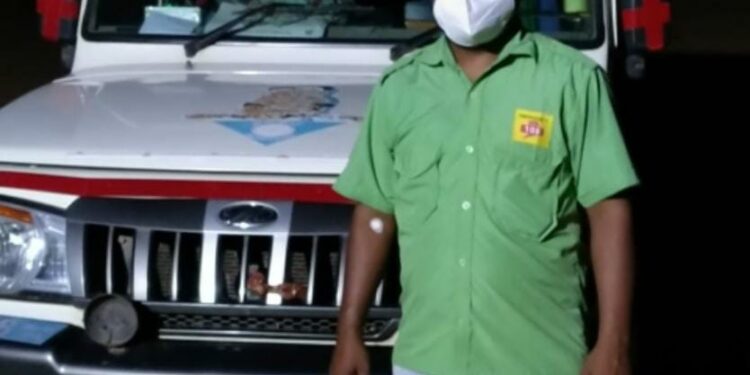 ରକ୍ତଦାନ କରି ମହିଳାଙ୍କୁ ନୂଆ ଜୀବନ ଦେଲେ ୧୦୮ ଆମ୍ବୁଲାନ୍ସ କର୍ମଚାରୀ