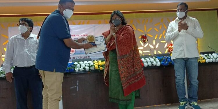 ନୟାଗଡ଼ ଜିଲ୍ଲା ମତ୍ସ୍ୟ ଚାଷ ଆଣିଦେଇଛି ସ୍ୱାବଲମ୍ବୀ ହେବାର ମାର୍ଗ : ଜିଲ୍ଲାପାଳ ଡ଼. ପୋମା ଟୁଡୁ 
