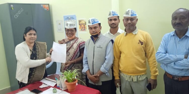 ମଣ୍ଡି ରୁ ସମସ୍ତ ଧାନ ତ୍ୱରିତ ଉଠାନ୍ତୁ ସରକାର : ଆପ୍ ମିଲ ପରିଦର୍ଶନ କରନ୍ତୁ ଜିଲ୍ଲାପାଳ – ବରଗଡ଼