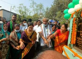 ଏକାମ୍ର ନିର୍ବାଚନ ମଣ୍ଡଳୀ ର ବିଭିନ୍ନ ୱାର୍ଡ ରେ ପ୍ରାୟ ୧୦ କୋଟି ଟଙ୍କାର ପ୍ରକଳ୍ପକୁ ସ୍ଥାନୀୟ ବିଧାୟକ ତଥା ମନ୍ତ୍ରୀ ଅଶୋକ ଚନ୍ଦ୍ର ପଣ୍ଡା ଭିତ୍ତୀପ୍ରସ୍ତର ସ୍ଥାପନ କରିଛନ୍ତି