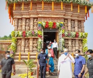 ଗଞ୍ଜାମ ଗସ୍ତ ସମୟରେ ମୁଖ୍ୟମନ୍ତ୍ରୀ ଶ୍ରୀ ନବୀନ ପଟ୍ଟନାୟକ : ଜିଲ୍ଲାର ପଞ୍ଚାୟତ ପ୍ରତିନିଧି ମାନଙ୍କୁ – ତାରାତରିଣୀ ମନ୍ଦିରରେ ଭେଟି ମାଙ୍କ ପ୍ରସାଦ ବାଣ୍ଟି ଥିଲେ