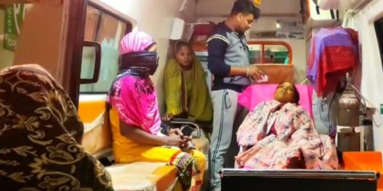 ମୋହନାବ୍ଲକରେଦ୍ୱିତୀୟଘଟଣା… ଜନନୀ ଯନ୍ତ୍ରଣା, ରାସ୍ତା ନ ଥୁବାରୁ ୩ କିମି ଷ୍ଟେଚରରେ ବୁହା ହେଲେ ଗର୍ଭବତୀ ମହିଳା