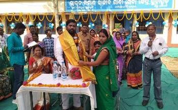 ମୋହନା ବ୍ଲକ ଅନ୍ତର୍ଗତ ଲୁହାଗୁଡି ରାଜୀବ ଗାନ୍ଧୀ ସେବା କେନ୍ଦ୍ରକୁ ଉଦଘାଟନ କଲେ ବିଧାୟକ ଦାଶରଥି ଗମାଙ୍ଗ