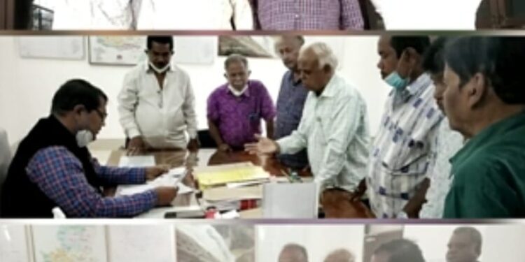 ପାରଳାଖେମୁଣ୍ଡି ପୌରପ ରିଷଦ କର୍ତ୍ତୁପକ୍ଷଙ୍କ ବେଆଇନ ଜନସ୍ବାର୍ଥ ବିରୋଧୀ କାର୍ଯ୍ୟକୁ ବିରୋଧ କରି ସ୍ଥାନୀୟ ସଚେତନ ନାଗରିକମଞ୍ଚ ପକ୍ଷରୁ ଜିଲ୍ଲାପାଳ ଙ୍କୁ ସ୍ମାରକ ପତ୍ର ପ୍ରଦାନ