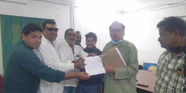 ନର୍ଲାକୁ ଉପଖଣ୍ଡ ମାନ୍ୟତା ଦାବିରେ ନର୍ଲା ବିଧାୟକଙ୍କୁ ଦାବି ପତ୍ର ପ୍ରଦାନ