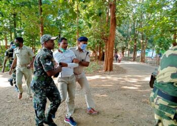 ମନ୍ତ୍ରୀ ପ୍ରତାପ ଜେନାଙ୍କ ଗସ୍ତକୁ ବିରୋଧ : ବିଜେପି କର୍ମୀଙ୍କୁ ସଭାସ୍ଥଳରୁ ଉଠେଇ ନେଲା ପୋଲିସ