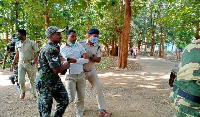 ମନ୍ତ୍ରୀ ପ୍ରତାପ ଜେନାଙ୍କ ଗସ୍ତକୁ ବିରୋଧ : ବିଜେପି କର୍ମୀଙ୍କୁ ସଭାସ୍ଥଳରୁ ଉଠେଇ ନେଲା ପୋଲିସ