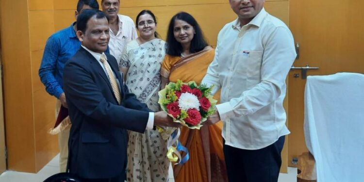 ଜାତୀୟ ସଶସ୍ତ୍ର ବାହିନୀ ପତାକା ଦିବସରେ ଗୃହରାଷ୍ଟ୍ର ମନ୍ତ୍ରୀଙ୍କୁ ପତାକା ପ୍ରଦାନ