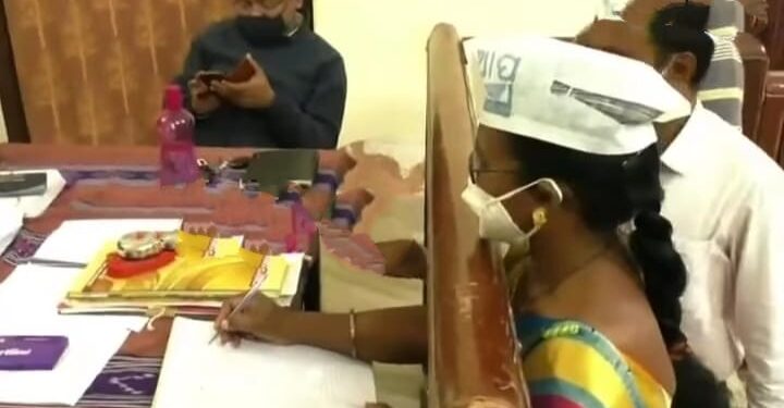 ଜିଲ୍ଲା ରେ ତ୍ରି ସ୍ତରୀୟ ପଞ୍ଚାୟତ ନିର୍ବାଚନ : ଜିଲ୍ଲା ପରିଷଦ ସଭ୍ୟ ପାଇଁ ୧୬ ପ୍ରାର୍ଥୀ ପତ୍ର ଦାଖଲ