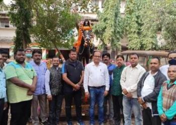 ନେତାଜୀଙ୍କ ପ୍ରତିମୂତିକୁ ସଫେଇ କରି ଜୟନ୍ତୀ ପାଳିଲା ଭୁବନେଶ୍ୱର ଓକିଲ ସଂଘ