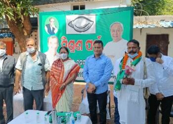 ଏକାମ୍ର ରେ ମିଶ୍ରଣ ପର୍ବ : ବସୁଆଘାଇ ଗ୍ରାମ ପଞ୍ଚାୟତର ସମିତି ସଭ୍ୟ ପ୍ରଶାନ୍ତ ମୁଖୀ ମଧ୍ୟ ଉପସ୍ଥିତ ଥିଲେ