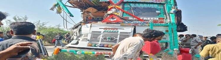 ପ୍ରଧାନ ପାଲି ଜାତୀୟ ରାଜପଥ ଉପରେ ମର୍ମନ୍ତୁଦ ସଡକ ଦୁର୍ଘଟଣା : ରାସ୍ତା ଅବରୋଧ