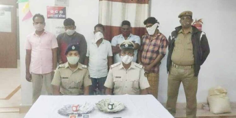 ଗୁଣୁପୁର ପୋଲିସ କୁ ମିଳିଛି ଏକ ବଡ଼ ଧରଣର ସଫଳତା – ୨୨, ୫୪୦ଟଙ୍କା ଜବତ ୫ଜୁଆଡି ଗିରଫ