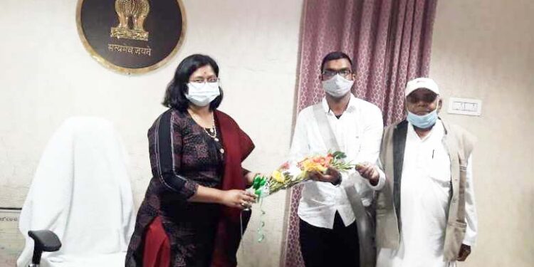 ଓଡ଼ିଆ ବୀର ଚିତ୍ତରଞ୍ଜନଙ୍କୁ ଜିଲ୍ଲାପାଳଙ୍କ ସମ୍ବର୍ଦ୍ଧନା