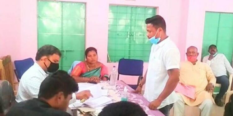 କେରାଣ୍ଡି ପଞ୍ଚାୟତରେ ସରପଞ୍ଚ ପ୍ରାର୍ଥୀ ପତ୍ର ଦାଖଲ