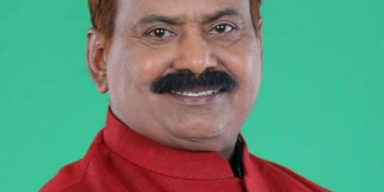 ଗଜପତି ଜିଲ୍ଲାର ଗୁମ୍ମା ବ୍ଲକର ତରଙ୍ଗଡା ପଞ୍ଚାୟତର ଆମ୍ବଝିରି ଓ ଅଣ୍ଡର ସିଂ ଗ୍ରାମର ୨୦୦ରୁ ଉର୍ଦ୍ଧ ବିଜେପି କର୍ମୀ ବିଜେଡ଼ି ଦଳରେ ଯୋଗଦାନ କଲେ