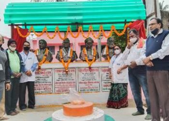 ସ୍ୱାସ୍ଥ୍ୟକେନ୍ଦ୍ର ପରିସରରେ ମହାପୁରୁଷ ଙ୍କ ପ୍ରତିମୁର୍ତି ଉନ୍ମୋଚିତ
