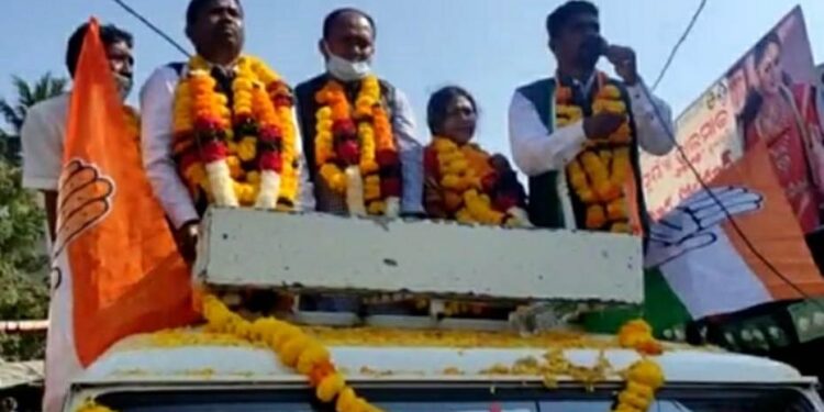୧୩ ନଂ ଜୋନରୁ ପ୍ରତିଦ୍ୱନ୍ଦିତା କରୁଥିବା କଂଗ୍ରେସ ଦଳର ପ୍ରାର୍ଥୀନୀ ମହେଶ୍ୱରୀ ଦେବୀଙ୍କ ପାଇଁ ନିର୍ବାଚନ ପ୍ରଚାର କୁ ଜୋରଦାର କଲା ଜିଲ୍ଲା କଂଗ୍ରେସ