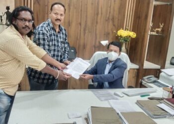 ସାମ୍ବାଦିକ ମାନଙ୍କୁ ଆକ୍ରମଣ ହେବା ଘଟଣାକୁ ନିନ୍ଦା କରି ଉତ୍କଳ ସାମ୍ବାଦିକ ସଂଘ ପକ୍ଷରୁ ସ୍ମାରକ ପତ୍ର ପ୍ରଦାନ