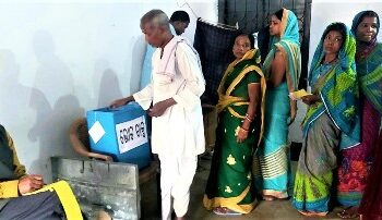 ୪ଟି ବୁଥରେ ଗଣ୍ଡଗୋଳ ଯୋଗୁ ଭୋଟ ବନ୍ଦ : ୪୦୪ବୁଥରେ ହେଲା ଭୋଟ ୨୮ପଂଚାୟତରେ ୯୦୮ପ୍ରାର୍ଥୀଙ୍କ ଭାଗ୍ୟ ଭୋଟବାକ୍ସରେ ସିଲ