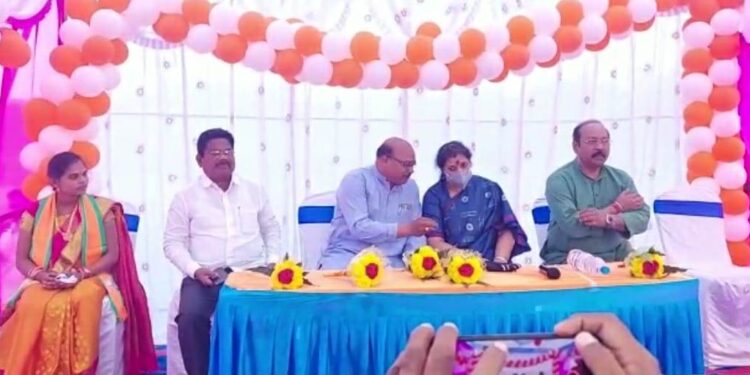 ବିଜେପିର ରାଜ୍ୟ ପ୍ରଭାରୀ ଡି ପୁରନ୍ଦେଶ୍ବରୀ ତ୍ରିସ୍ତରୀୟ ପଞ୍ଚାୟତନିର୍ବାଚନରେ ପ୍ରତିଦ୍ବନ୍ଦିତା କରୁଥିବା ବିଜେପି ପର୍ଥିମାନଙ୍କ ପାଇଁ ଗଜପତି ଜିଲ୍ଲାରେ ପ୍ରଚାର ଆରମ୍ଭ କରିଛନ୍ତି