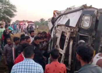 କୋଇଲା ବୋଝେଇ ଟ୍ରକ ଦୁର୍ଘଟଣା ଅଳ୍ପକେ ବର୍ତ୍ତିଲେ ଡ଼୍ରାଇଭର