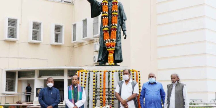 ଉତ୍କଳଗୌରବ ମଧୁସୂଦନ ଦାସଙ୍କ ତିରୋଧାନ ଦିବସରେ ବିଧାନସଭା ପକ୍ଷରୁ ଶ୍ରଦ୍ଧାଞ୍ଜଳି